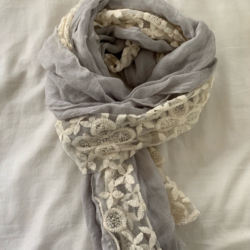 Spring scarf - Picture 2 of 3